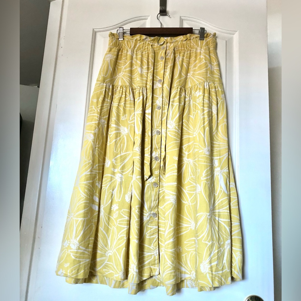 Universal Thread Yellow Floral Button-Front Women’s Skirt With Pockets.
